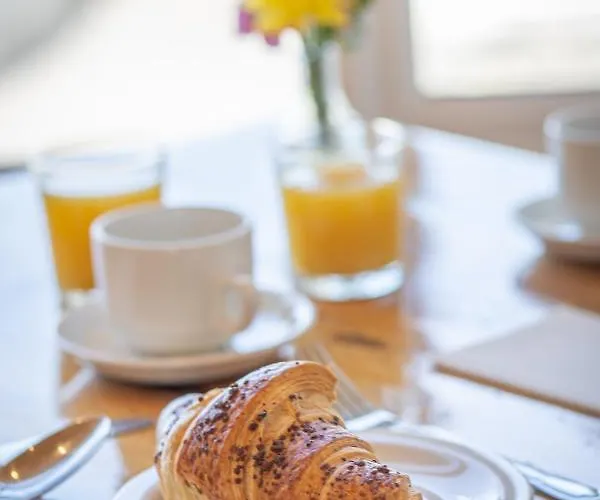 Ceol Na Mara House And Self Catering * 恩尼斯克朗